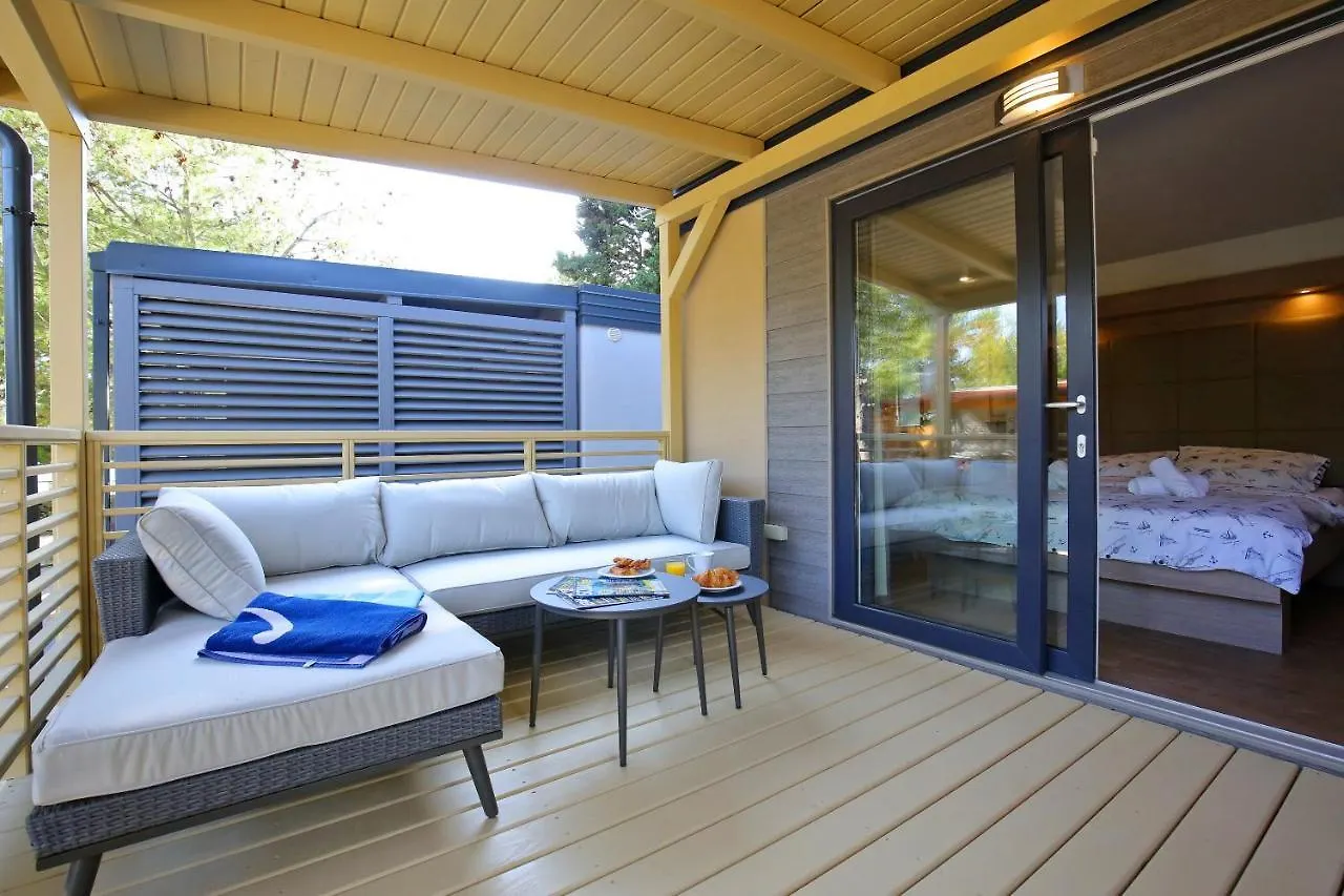 Mobile Homes & Bungalows Ljutic Biograd Na Moru 3*,  Croacia
