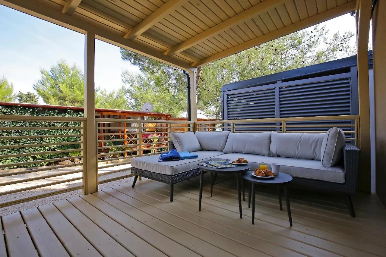 *** Village de vacances Mobile Homes & Bungalows Ljutic Biograd Na Moru Croatie