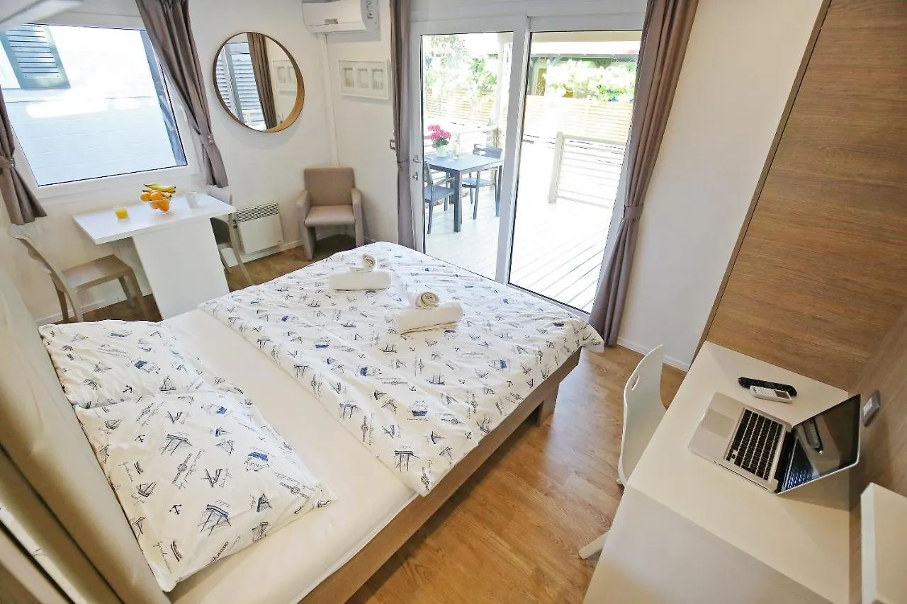 Mobile Homes & Bungalows Ljutic Biograd Na Moru Vakantiepark