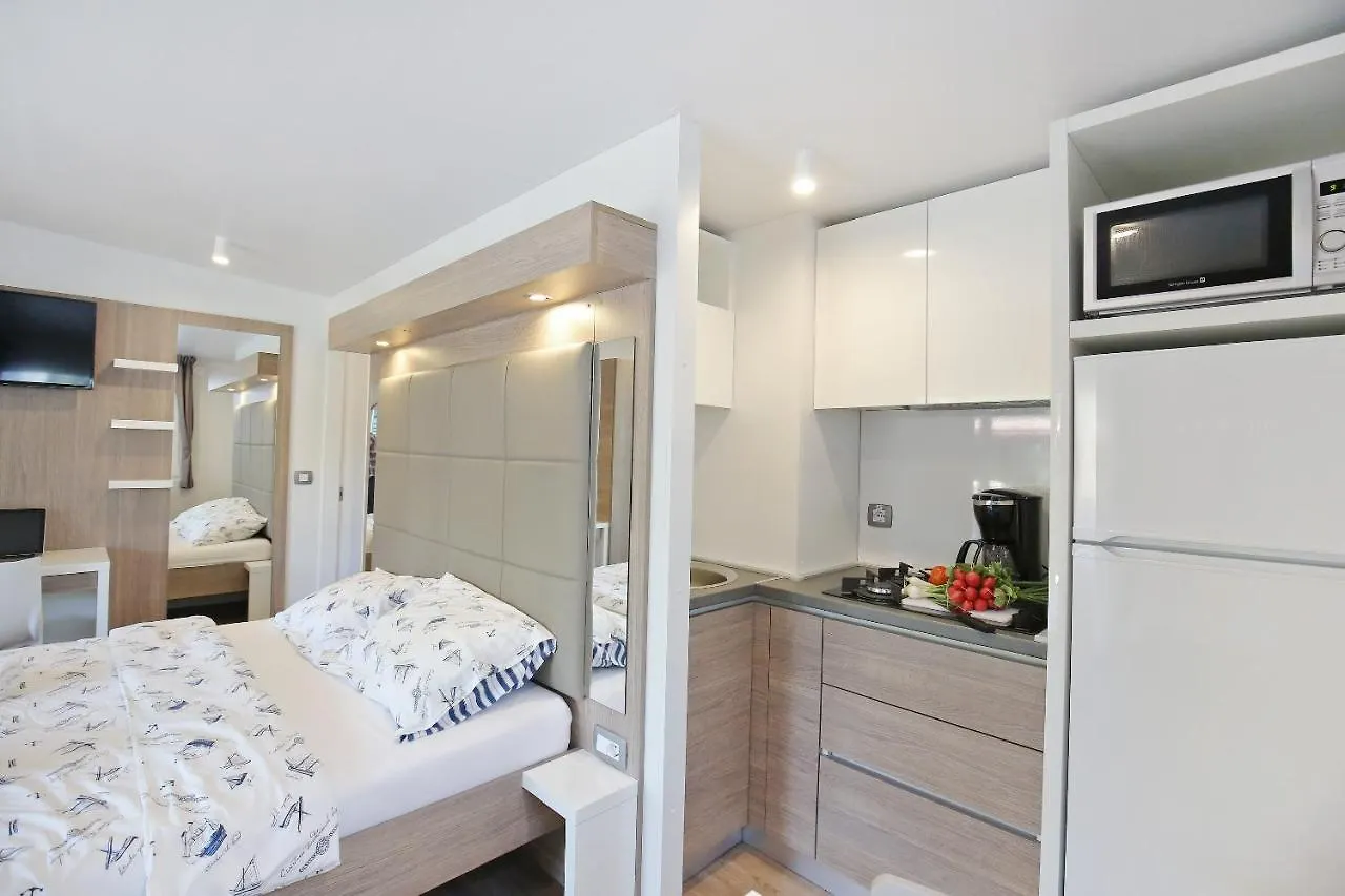 *** Vakantiepark Mobile Homes & Bungalows Ljutic Biograd Na Moru Kroatië