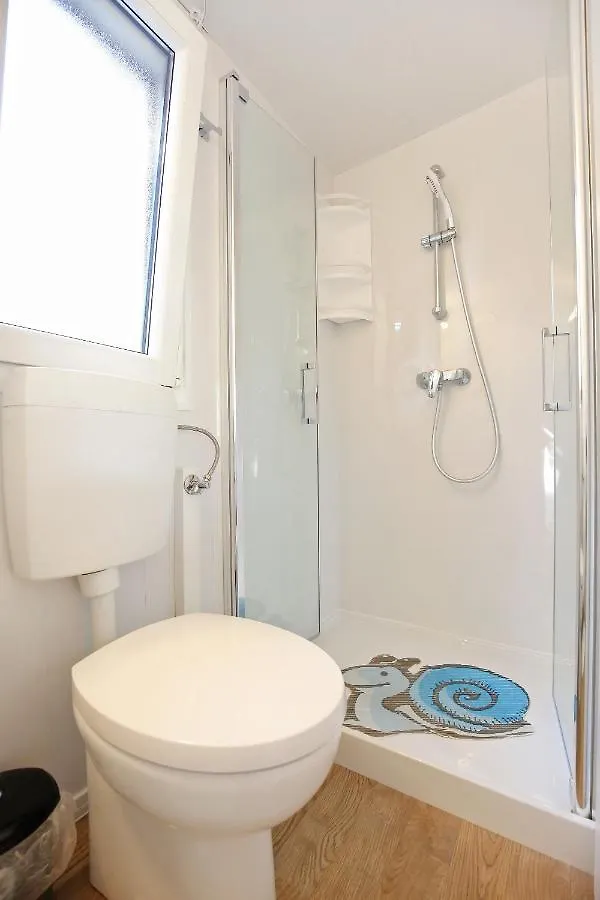 *** Vakantiepark Mobile Homes & Bungalows Ljutic Biograd Na Moru Kroatië