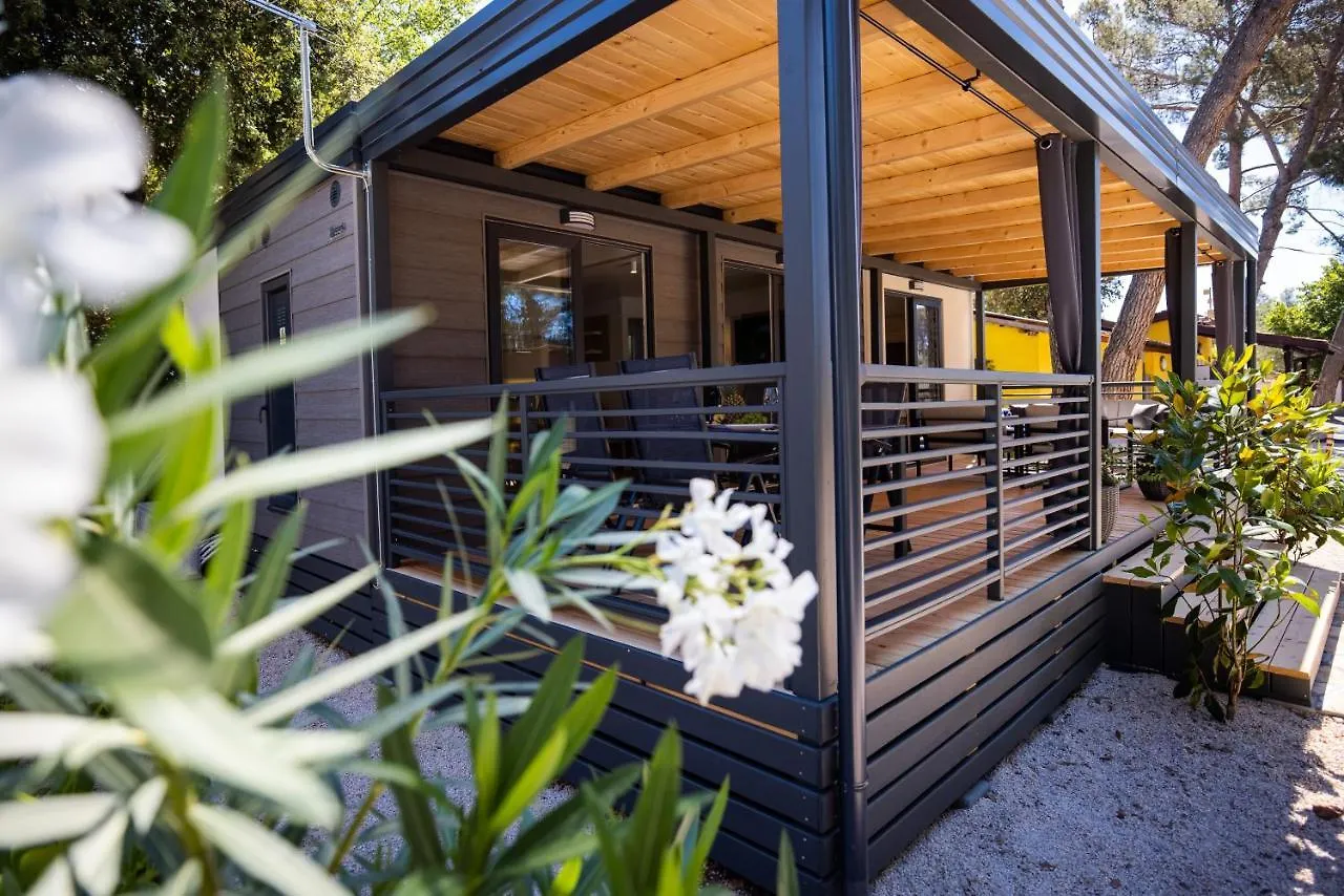 Mobile Homes & Bungalows Ljutic ビオグラード・ナ・モル