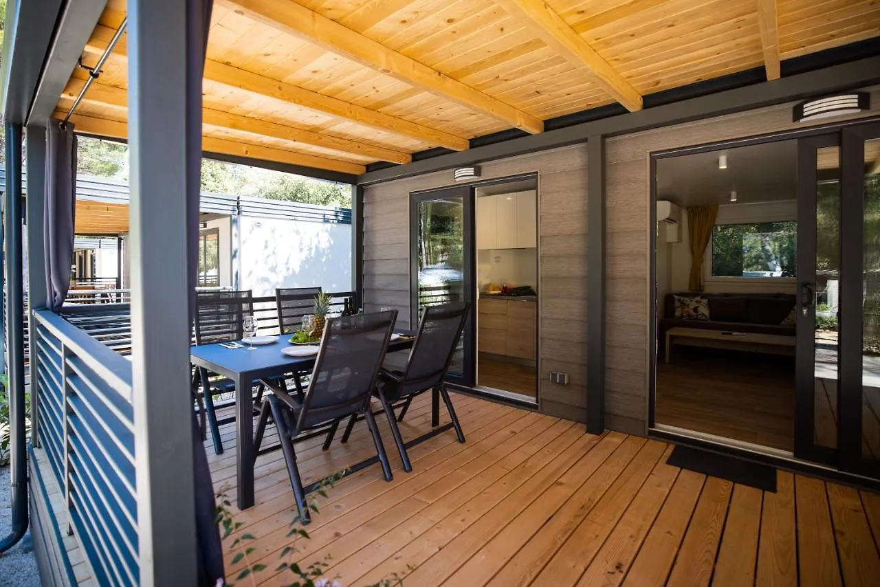 *** Vakantiepark Mobile Homes & Bungalows Ljutic Biograd Na Moru Kroatië