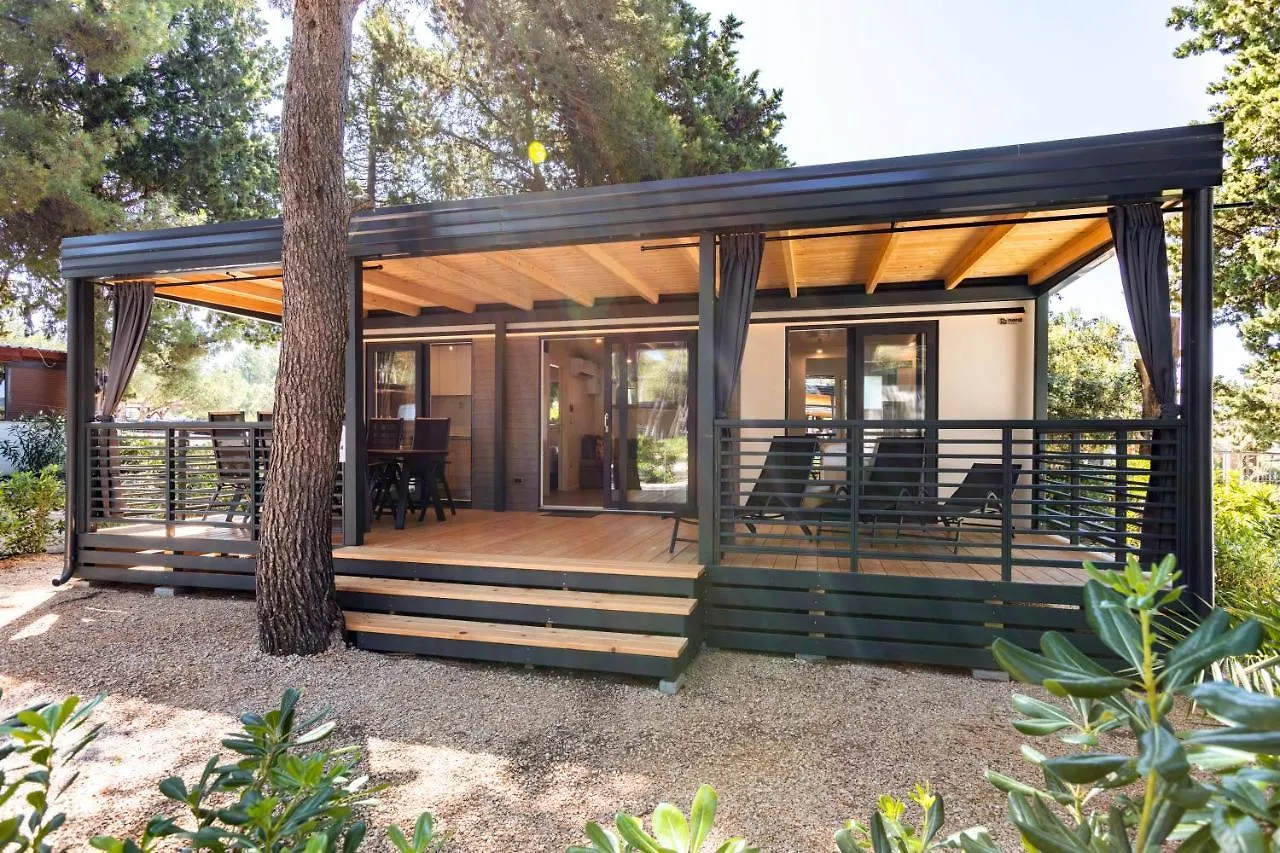 Mobile Homes & Bungalows Ljutic Biograd Na Moru 3*,